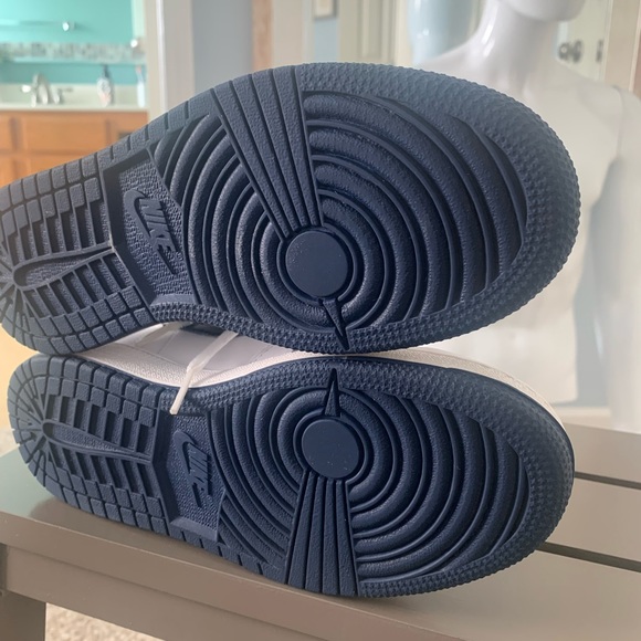 Air Jordan 1 Retro High - Picture 8 of 10